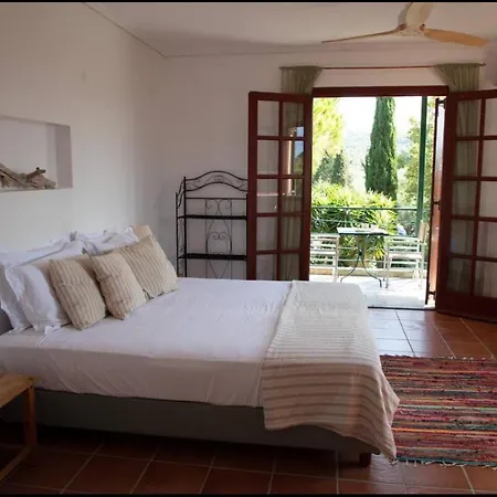 Pasithea Bed & Breakfast 3*